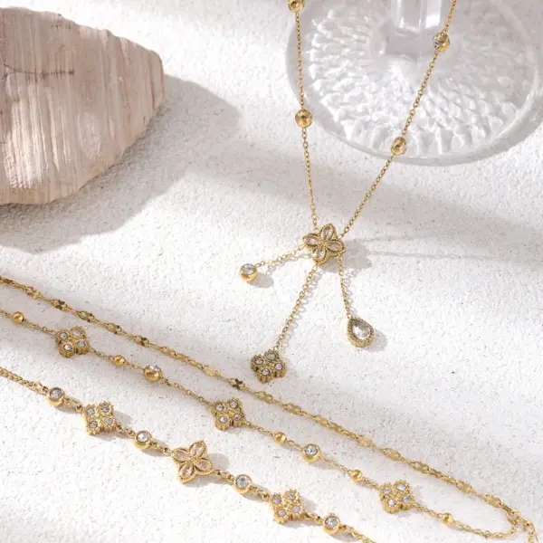 Wholesale Asymmetrical Flowers Jewelry Set For Women With 18K Real Gold Plated 304 Stainless Steel And PVD Coated Cable Chain