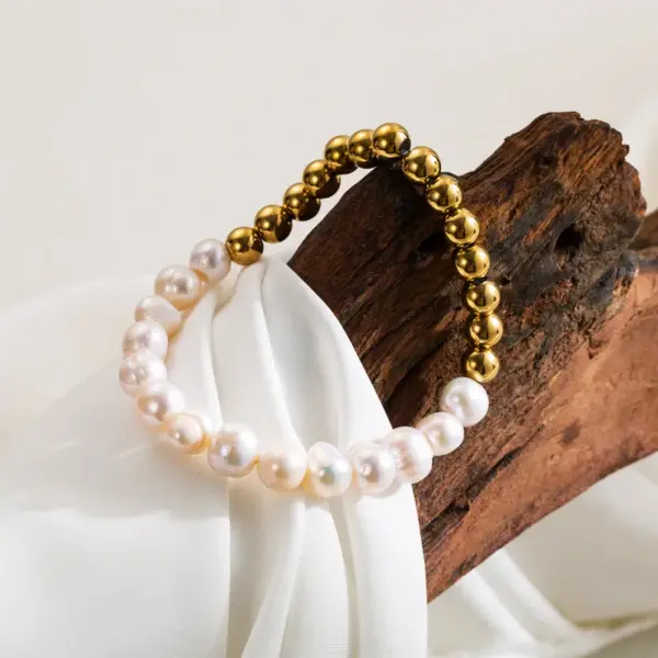 Wholesale Simple Style Classic Style Round Stainless Steel Freshwater Pearl Irregular Beaded 18k Gold Plated Bracelets