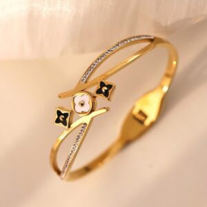 Double black and one white shell four leaf clover gold