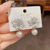 Wholesale French Luxurious Fashion Light Fresh Style Daisy Pearl Drop Earrings Women Elegant Gentle Versatile Design Bohemian Floral Print