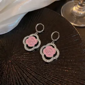Wholesale Rose Earrings For Women In Natural Pink, New Style Alloy With Electroplated Gold Plating Process