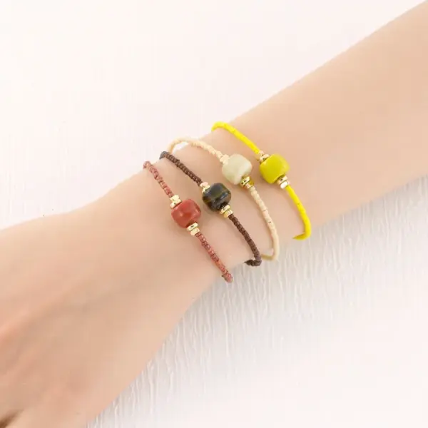 Wholesale Geometric Beaded Chain Bracelet With 18K Real Gold Plated Glass Beads, 0.03µm Thickness, Unisex Design