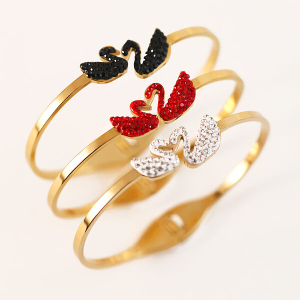 oly-62fb2e1e3ad532c390432db25e4d9317 Wholesale Stainless steel four-leaf clover jewelry, gold-plated swan titanium steel bracelet