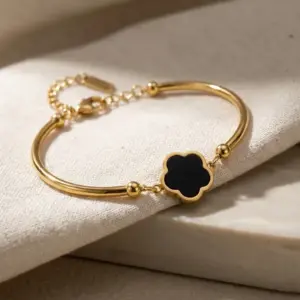 Black Four-Leaf Clover Bracelet / Gold