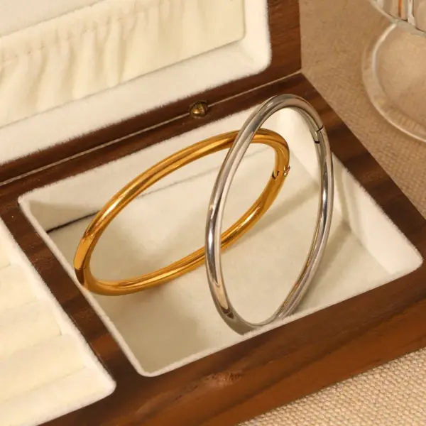 Wholesale 304 Stainless Steel Geometric Customization Laser Engraving PVD Coated 18K Real Gold Plated Casual Simple Style IG Style Waterproof Non Tarnish Gold Bangle