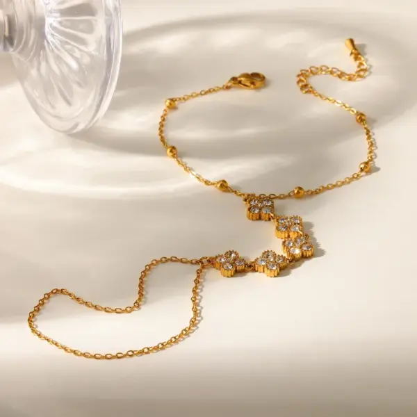 Wholesale Four Leaf Clover Electroplated Bracelet For Women In 304 Stainless Steel With 18K Real Gold PVD Coated And Zircon Inlay On Cable Chain