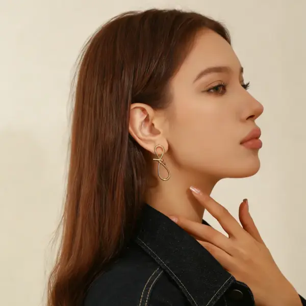 Wholesale 18K Gold Plated 304 Stainless Steel Vacuum Electroplated Geometric Earrings Studs For Women Suitable For Casual Occasions Women's Jewelry Non-Fading