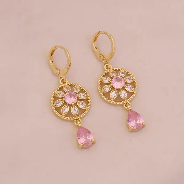 Wholesale Retro Hollow Waterdrop Earrings Luxury Sensation New Model Jewelry Gold Plated Copper Post For Women Romantic Polished Finish