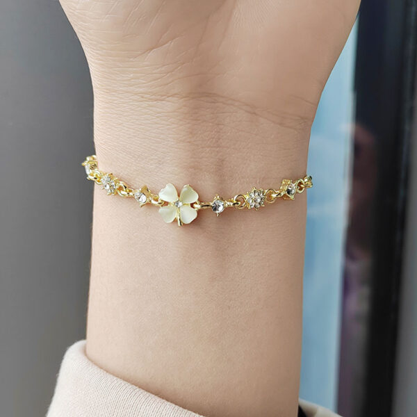 oly-643d36e467ef2d3de3dd8045884ad00a Wholesale Korean Style Dongdaemun High-End Temperament Bracelet for Women Electroplated Diamond Cat's Eye Petals Flower Hand Jewelry Wholesale Fashion