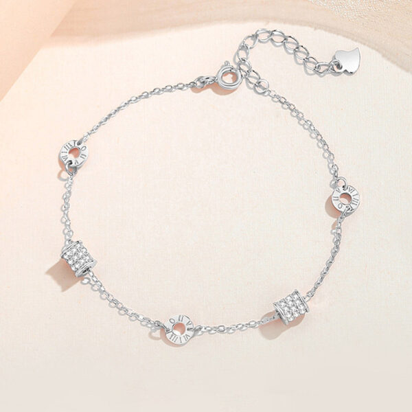 Wholesale Ready Stock Wholesale Small Waist Bracelet Summer Women's High-End Versatile Light Luxury Style Simple Niche Hand Jewelry Accessories Product
