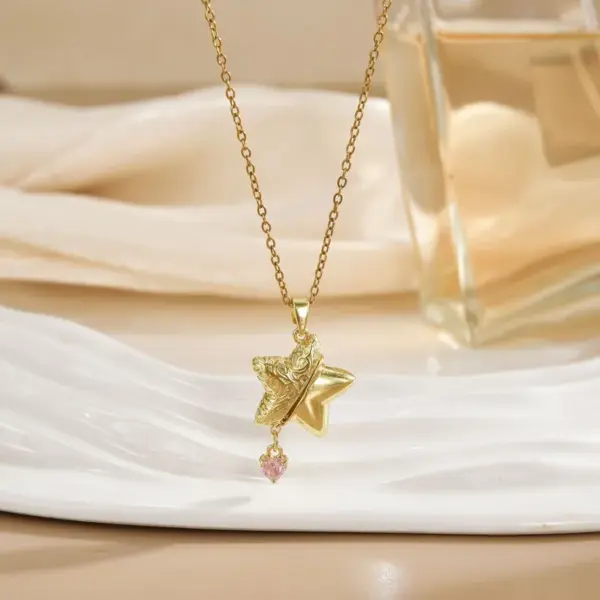 Wholesale Luxurious Titanium Steel Necklace For Women New Style Heart Pendant Collarbone Chain Versatile High-End Sensation Jewelry