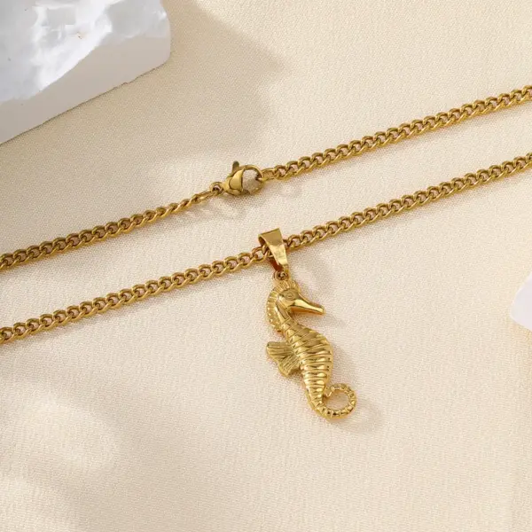 Wholesale PVD Coated Real Gold Plated Hippocampus 304 Stainless Steel Marine Style Beach Modern Style Waterproof Non Tarnish 304 Stainless Steel Pendant Necklace