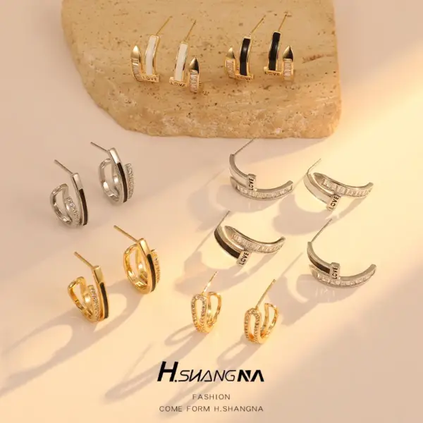 Wholesale Love Pattern Enamel Stud Earrings For Women, Copper Base With 14K Real Gold Electroplated And Zircon Inlay