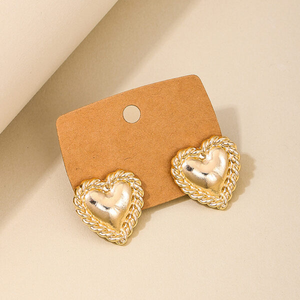 oly-65d4ba18fc77272ea8485aec9c0446f1 Wholesale 1 Pair of French-Style Vintage Fashion Exaggerated Earrings, Metal Sweet and Cute Heart-Shaped Stud Earrings for Women