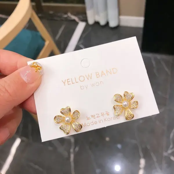 Wholesale Spring S925 Silver Needle Zircon Pearl Daisy Cute Fresh Flower Micro-Set Earrings Bohemian Style Sweet Cool Trend