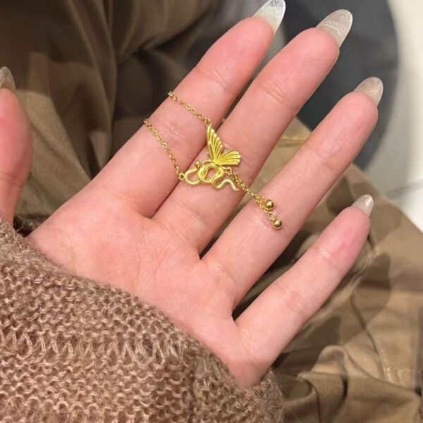 Wholesale Snake and Butterfly Tassel Necklace This Year of the Snake Transporter Pendant Fashionable Simple Elegant Clavicle Chain Gift