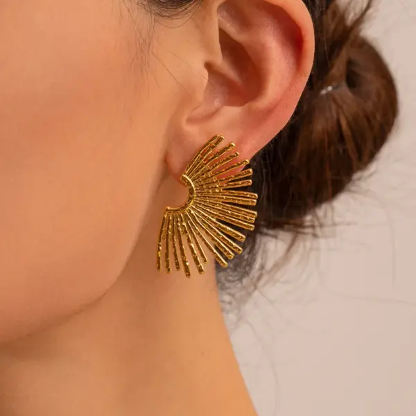 Wholesale 1 Pair Retro Exaggerated Sun Solid Color Plating 304 Stainless Steel 18K Gold Plated Ear Studs