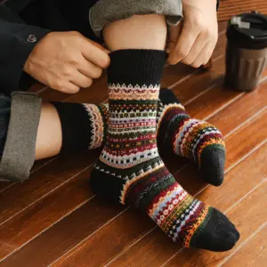 Wholesale Men's Retro Cotton Socks Mid-Calf Autumn Winter Warm Ethnic Totem Comfortable Breathable Socks