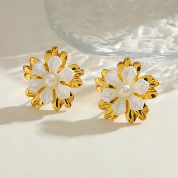 Wholesale 18K Gold Plated 304 Stainless Steel Vacuum Electroplating (In Furnace) Acrylic Flower Electroplated Earrings For Women Weekend Selfie