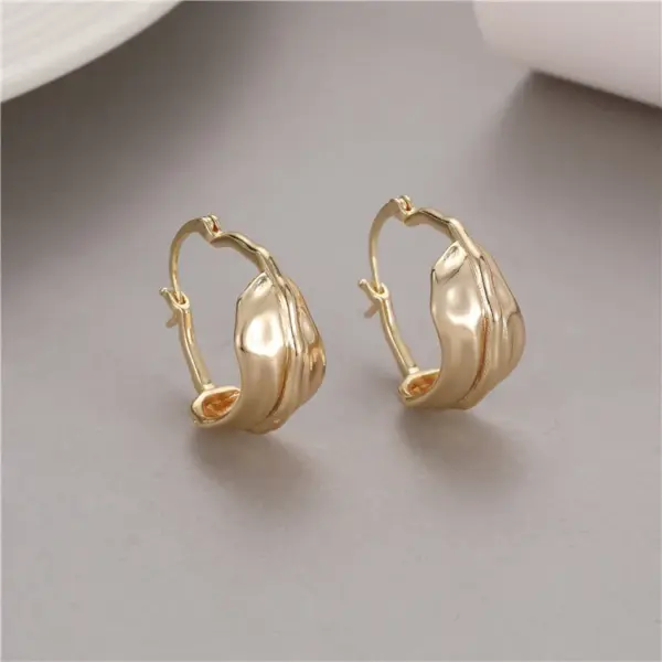 Wholesale Heart Shape Stud Earrings For Women With Copper Posts And Zircon Inlay