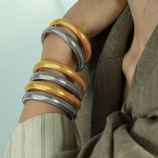 Wholesale 304 Stainless Steel Snakeskin PVD Coated 18K Real Gold Plated Hip-Hop Rock Cool Style Waterproof Non Tarnish Plating Gold Silver Wristband Bangle