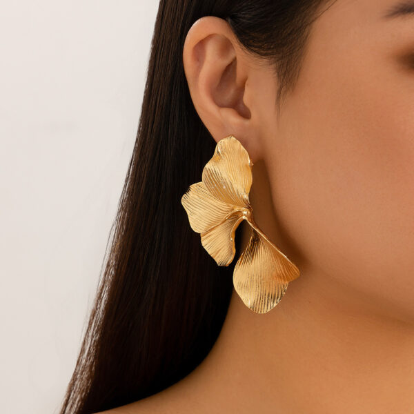 Wholesale Ig personality double-layer five-petal flower earrings vintage striped leaves tassel earrings