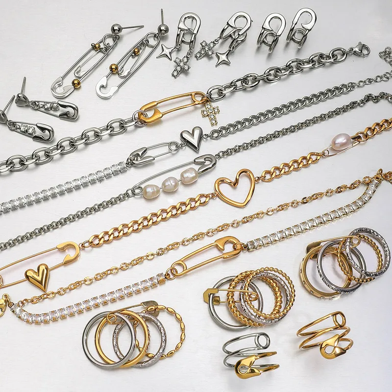 Wholesale 304 Stainless Steel Paper Clip Heart Shape PVD Coated Real Gold Plated Casual Sexy Romantic Waterproof Non Tarnish Plating Cuban Link Chain