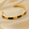 Wholesale -selling retro titanium steel bracelet diamond-encrusted high-end sense ladies bracelet light luxury imitation shell jewelry stainless steel jewelry