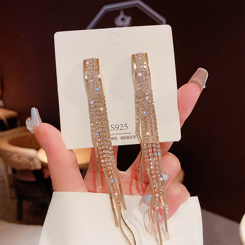 Wholesale Korean version of diamond-encrusted fairy earrings fashion high-end wholesale net red temperament super fairy tassel face thin earrings exag
