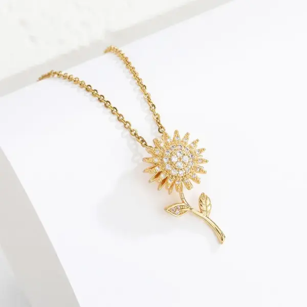 oly-69a50b53c087d6184f63547df74dc2bb Wholesale Basic Classic Style Sunflower Titanium Steel Inlay Zircon Pendant Necklace