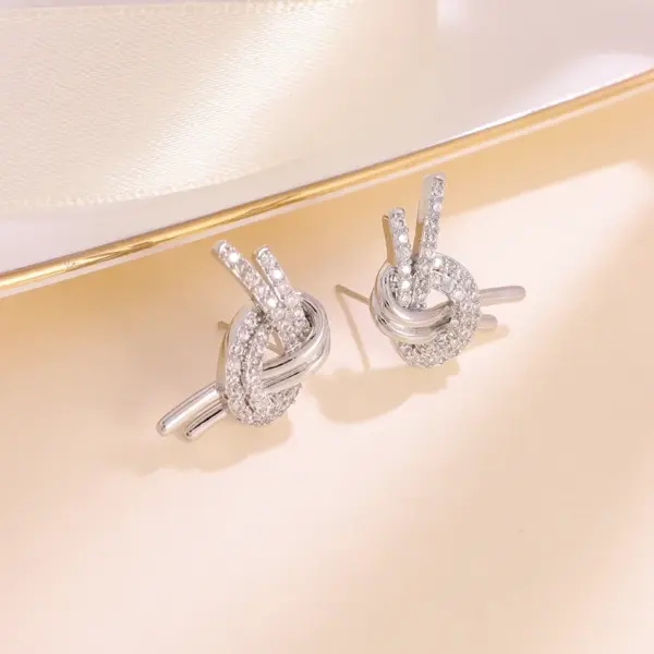 Wholesale Geometric Electroplated Copper Earrings For Women With Zircon Inlay And Water Plating Finish