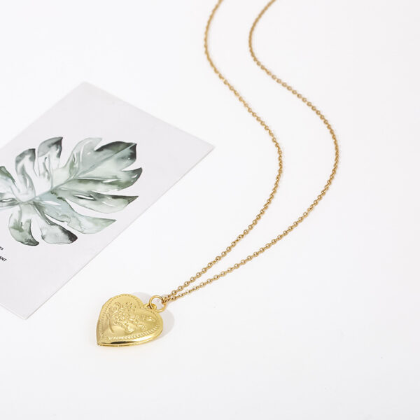 Wholesale style plated fashionable creative rose Valentine's Day heart photo box pendant necklace