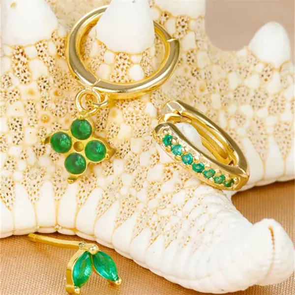 oly-6ae5e8f560d37d715838072c0b97e016 Wholesale Electroplating 18K Gold Golden Plated Four Leaf Clover 304 Stainless Steel Elegant Luxurious Drop Earrings