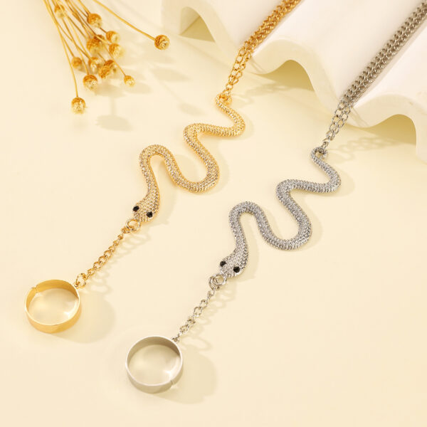 oly-6b0db5d7dbd9b1eb2afc8da22ede2c1a Wholesale Halloween Jewelry Niche Elegant Snake Spider Chain Ring Bracelet One-piece Finger Bracelet for Women