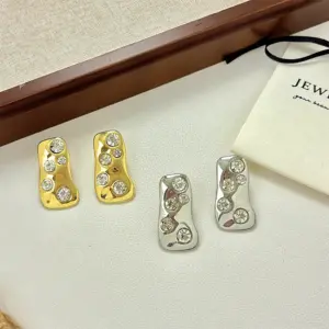 Wholesale Lugong New Alloy Diamond Embedded Women's Fashion Ear Cuff Wrinkled Leather Stylish Commute Personality Ear Jewelry