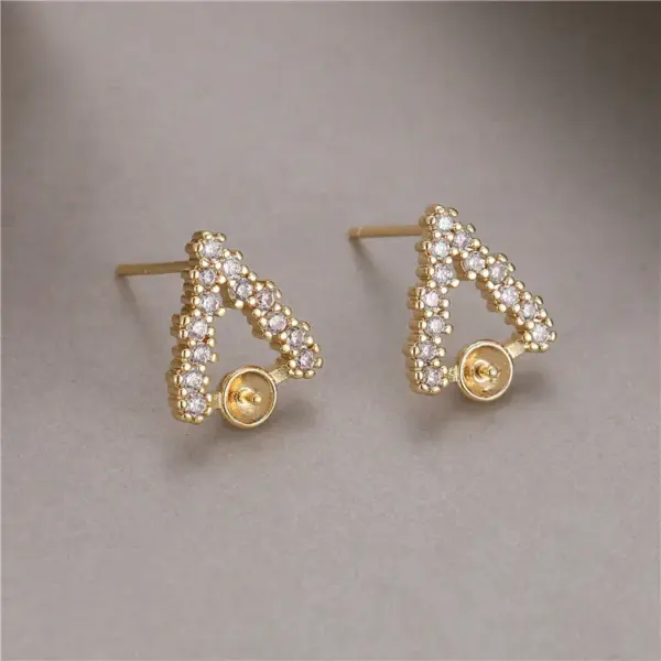 Wholesale Irregular Stud Earrings For Women Featuring Copper Material With Electroplated Gold And Artificial Pearl Inlay
