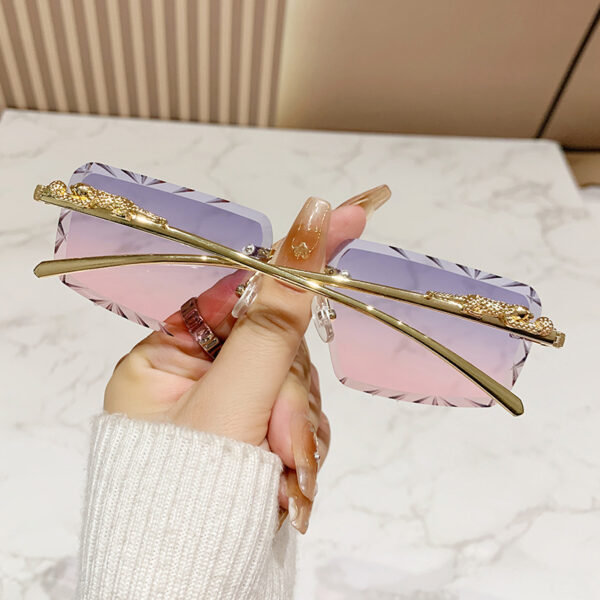 Wholesale trend cheetah sunglasses frameless square colored glasses men retro metal sunglasses women factory