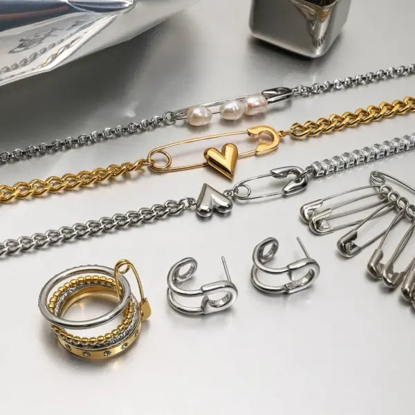 Wholesale 304 Stainless Steel Paper Clip Heart Shape PVD Coated Real Gold Plated Casual Sexy Romantic Waterproof Non Tarnish Plating Cuban Link Chain Curb Chain Cable Chain Tennis Chain Rings Bracelets Earrings