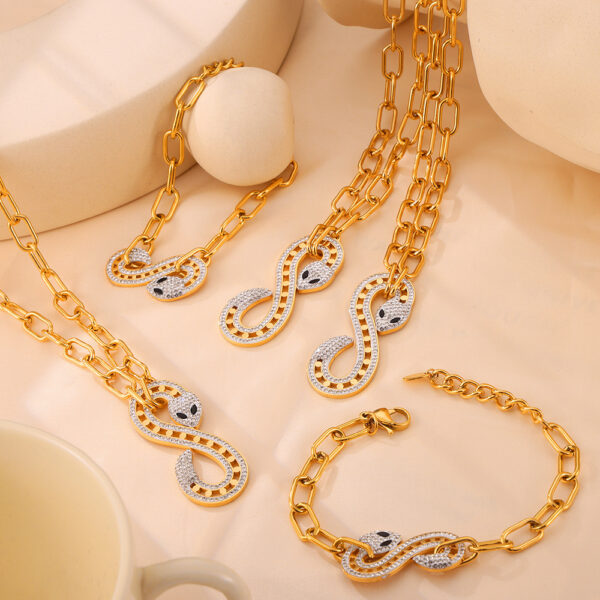 Wholesale Antique Light Luxury Personalized Shaped Chain Jewelry S-shaped Full Diamond Design Sense Snake Pendant Titanium Steel Jewelry Set