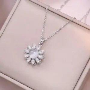 X2689 Steel Rotating Sunflower Necklace