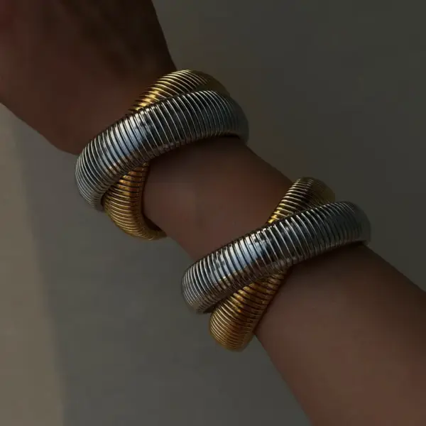Wholesale Basic Simple Style Solid Color 304 Stainless Steel 18K Gold Plated Bangle In Bulk
