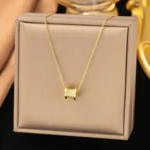 Wholesale Geometric Inlay Pendant Necklace For Women In Copper With 18K Real Gold Plated Water Plating And Artificial Rhinestones On Cable Chain