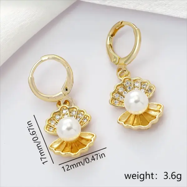 Wholesale Fashionable Shell Copper Micro-Paved Zirconia Simulated Pearl Ear Cuff Earrings Women's Versatile Ear Jewelry Daily Date Suitable