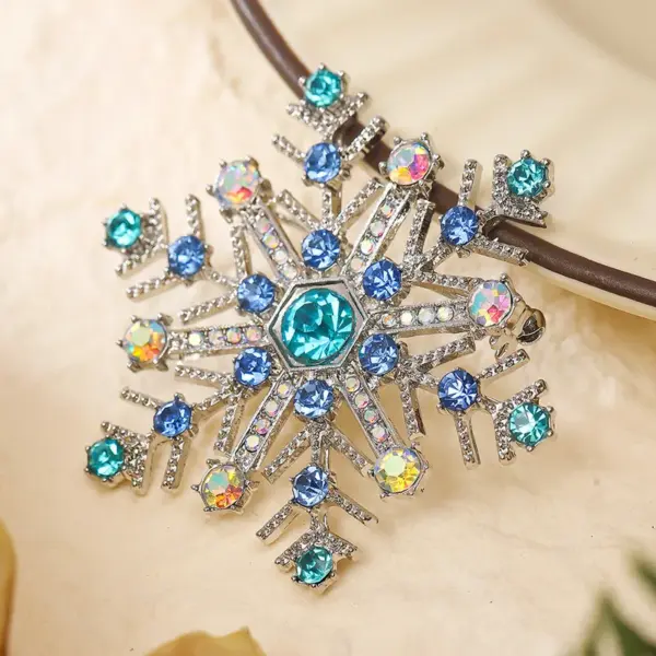 Wholesale Graceful Christmas Gift Snowflake Brooch Fashion Lapel Pin European And American Trend Swan Flag Suit Lapel Flower Accessory