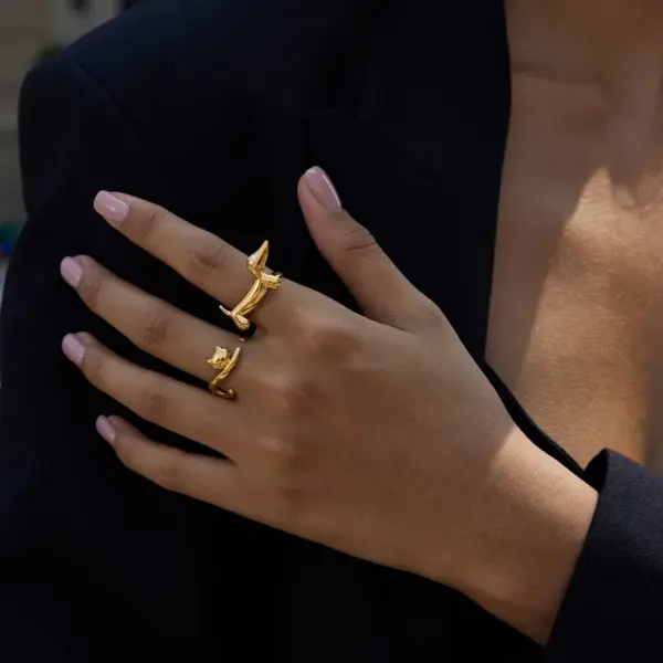 Wholesale Ladies Adjustable Open Ring Minimalist Style 18K Gold Stainless Steel Geometric Cat And Dog Design With Diamond Lines Sausage Dog