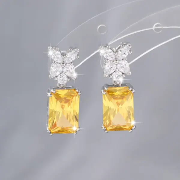 Wholesale 1 Pair Casual Elegant Glam Round Oval Owl Copper Zircon Electroplated Women's Ear Studs