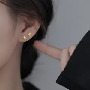 Wholesale Simple Style Square Stud Earrings For Women In Copper With Electroplated Gold Plating And Rhinestone Inlay