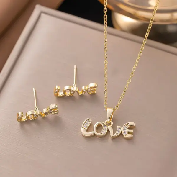 Wholesale Love Jewelry Set For Women Featuring Inlay Artificial Rhinestones With 18K Real Gold Plated Copper And Water Plating On Cable Chain