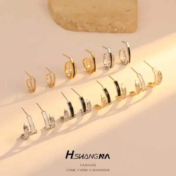 Wholesale Love Pattern Enamel Stud Earrings For Women, Copper Base With 14K Real Gold Electroplated And Zircon Inlay
