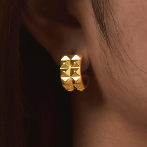 Wholesale PVD Coated Real Gold Plated 18K Gold C Shape 304 Stainless Steel Simple Style Shiny Waterproof Non Tarnish Earrings